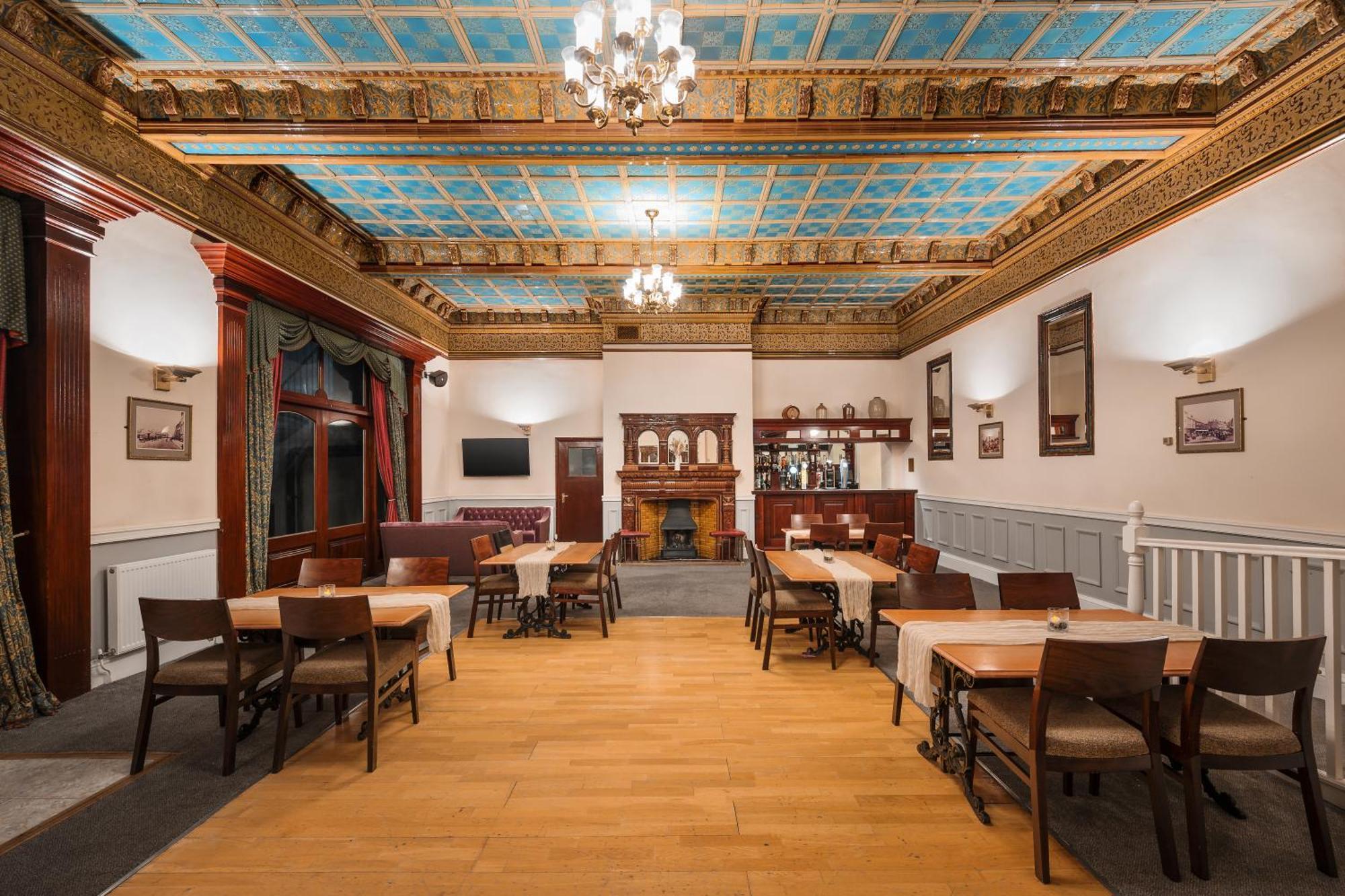The County Hotel 3*